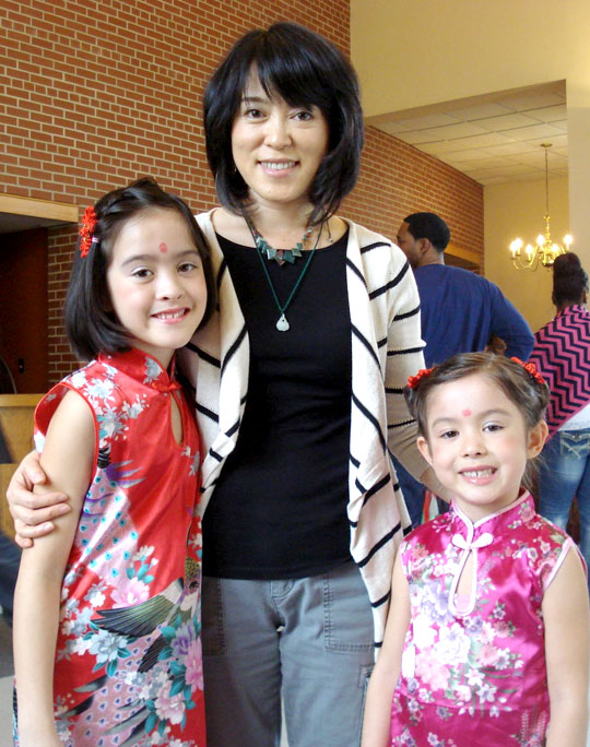 Ying with her daughters